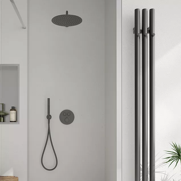 Zestaw prysznicowy z baterią  jak działa i jaką wybrać, żeby nie żałować