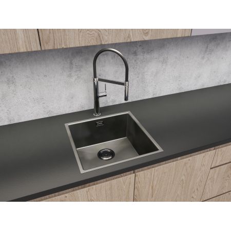 Oltens Stalvask single-bowl steel sink 44x44 cm, black 71100300