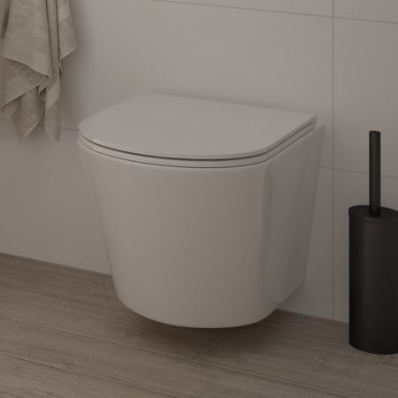 Sada Oltens Jog Kort – závěsná toaletní mísa PureRim s povrchovou úpravou SmartClean a pomalu klesajícím sedátkem, bílá 42529000